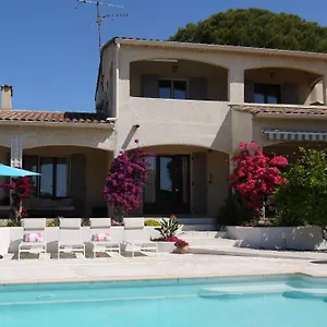 Grand Dans Maison Avec Piscine Privee Appartement